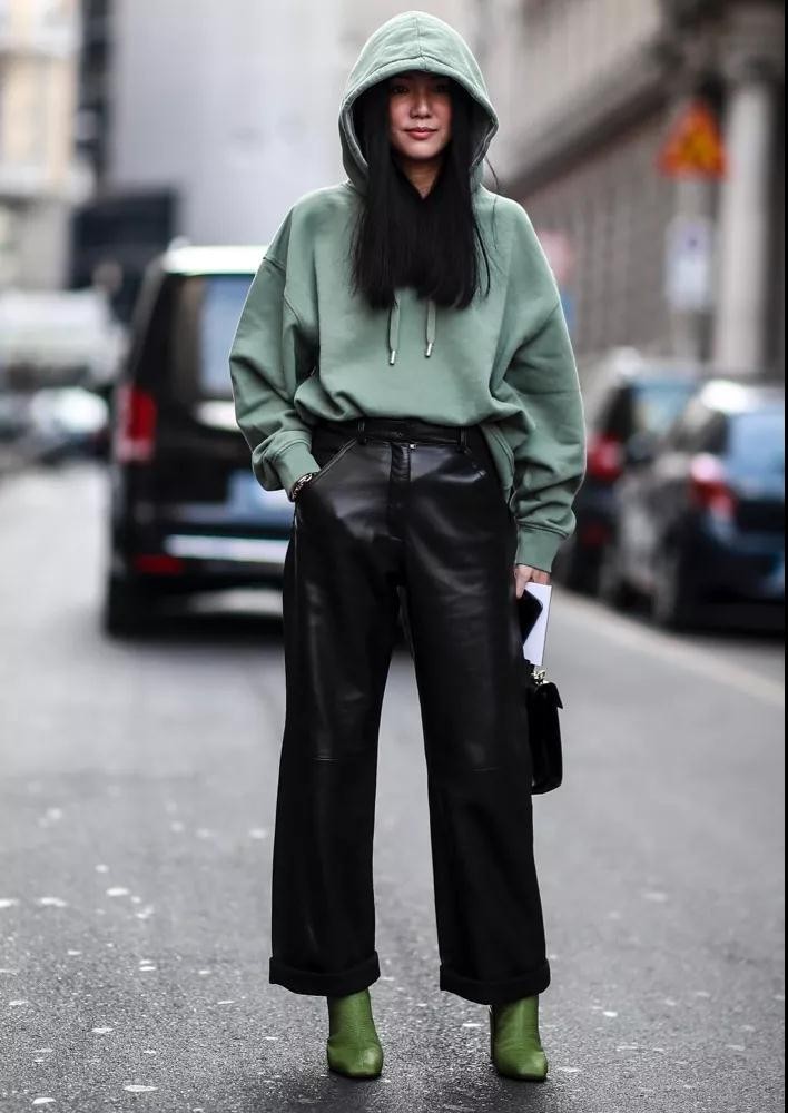 纯色卫衣简单大方,既好看又不失单调的卫衣