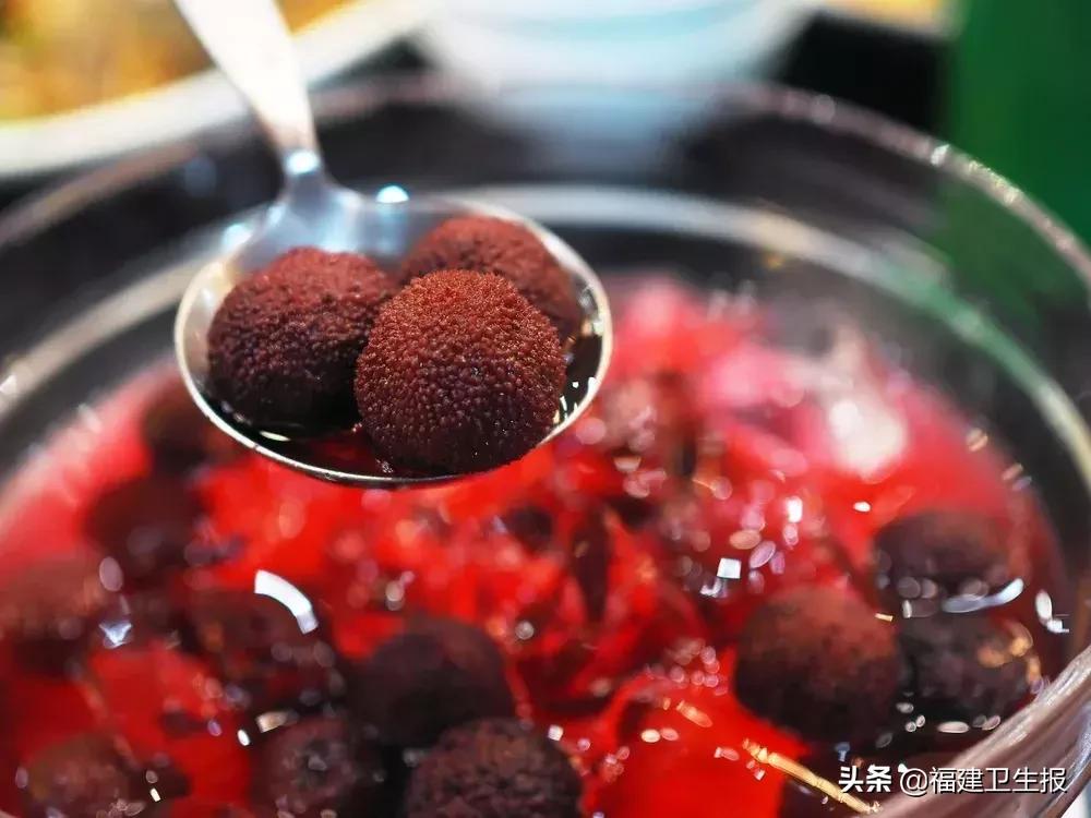 千万不要这样吃杨梅！漳州一老汉已中招，后果很严重...