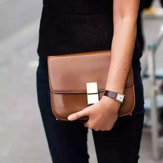 celine豆腐包保值吗,celine豆腐包每年有什么颜色