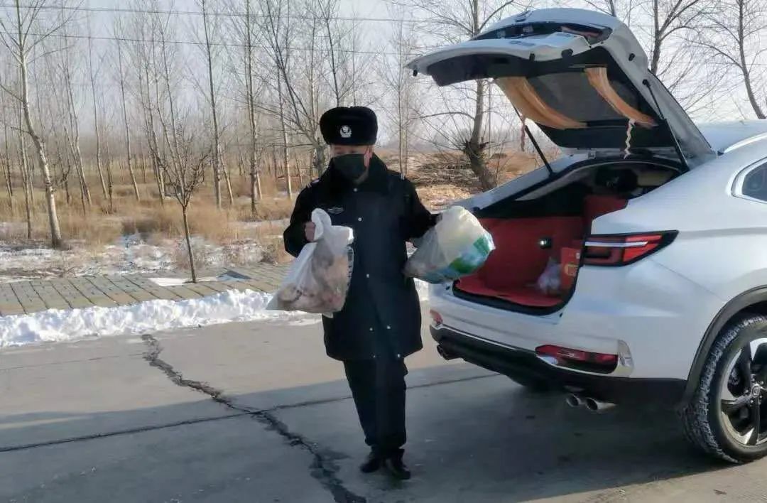 看到村民脸上幸福的笑容,看到村里的父老乡亲心里特别亲切