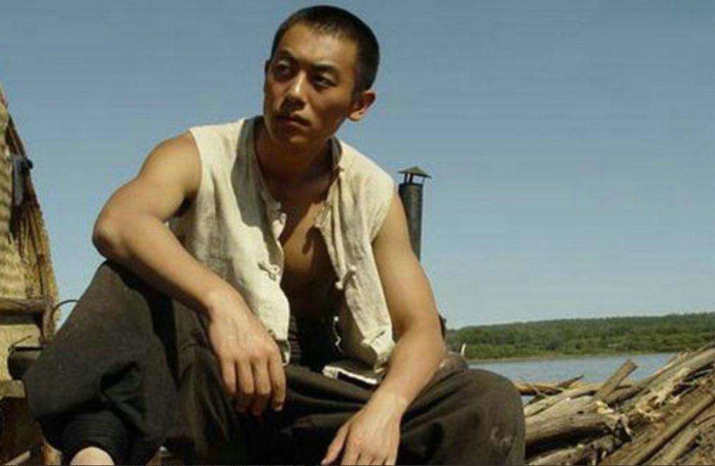 为何朱亚文转身就娶陈思诚前女友,朱亚文行走的荷尔蒙结婚片段