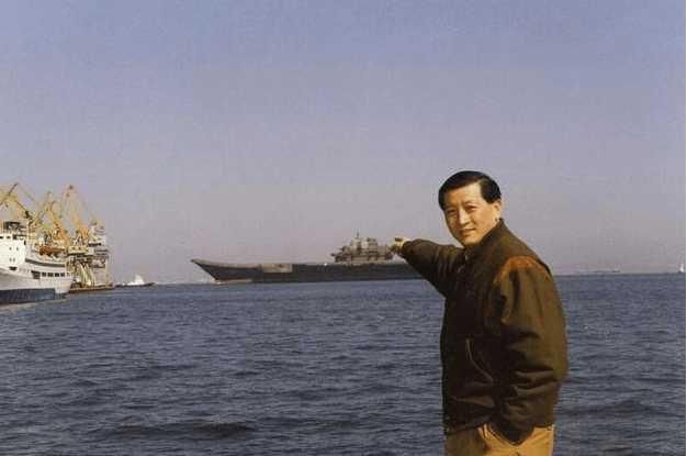 他心怀大爱，奔波多年买回辽宁舰前身，个中艰辛折磨得他几欲落泪