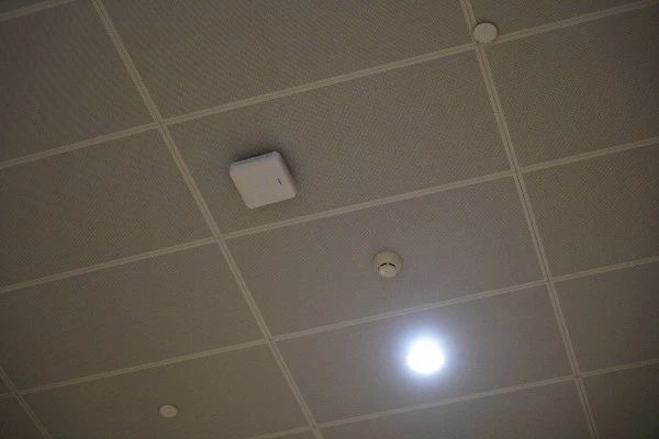 走进进博会|5G：1秒就能*载下**一部高清电影，卡一下都很难