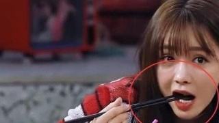 如何涂口红优雅的吃东西,明星涂口红的正确吃法