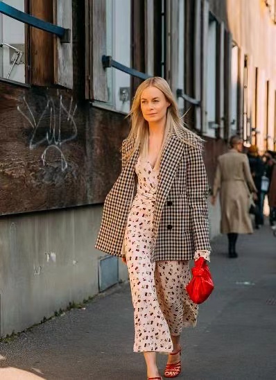 西装碎花裙怎么穿好看,碎花裙西装这才是春天该有的姿态