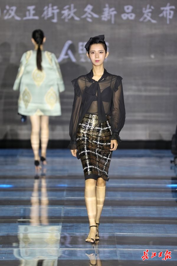 汉正街服装零售转型,汉正街电商现场直播