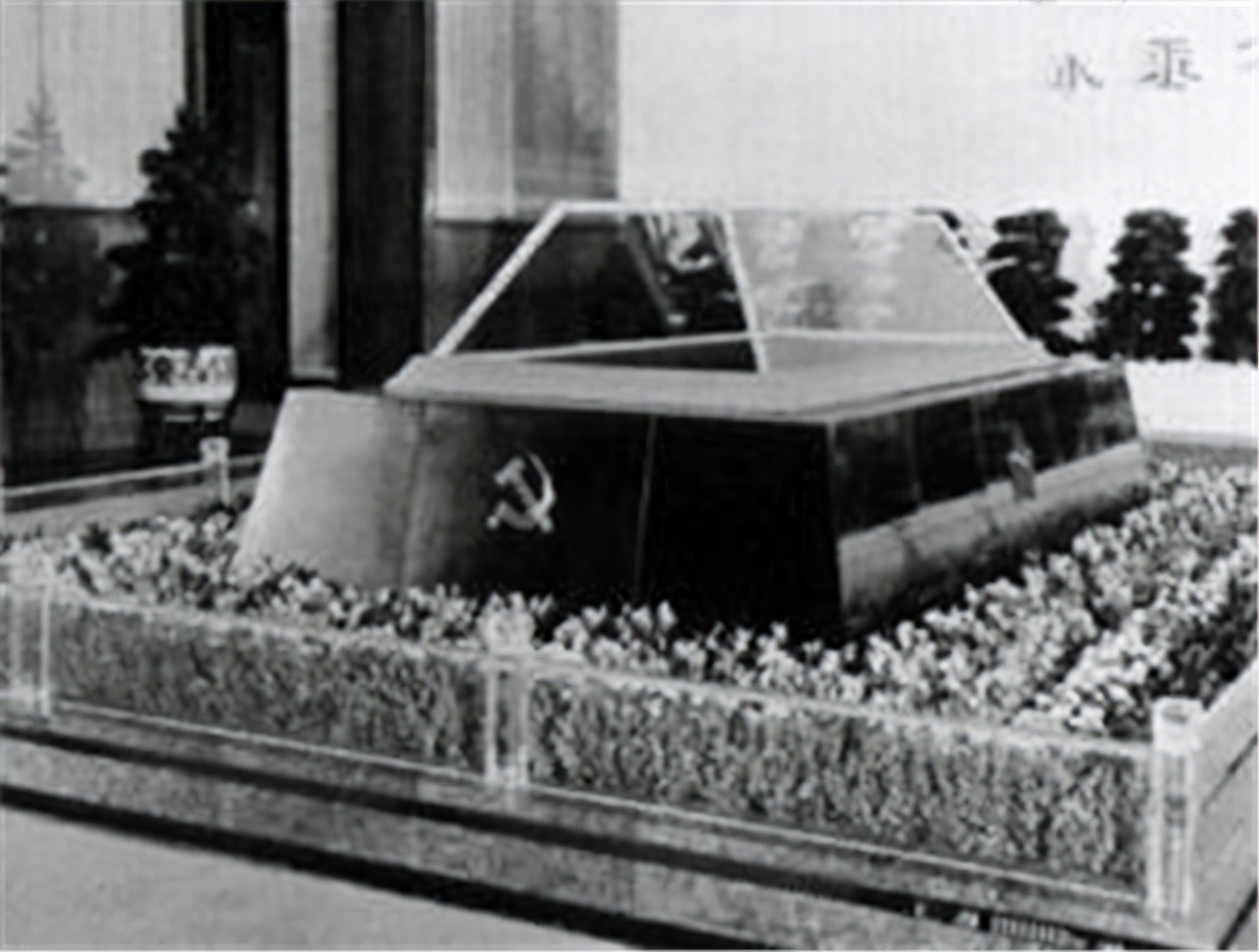 解密:毛主席的水晶棺是如何研制的?可抗8级地震