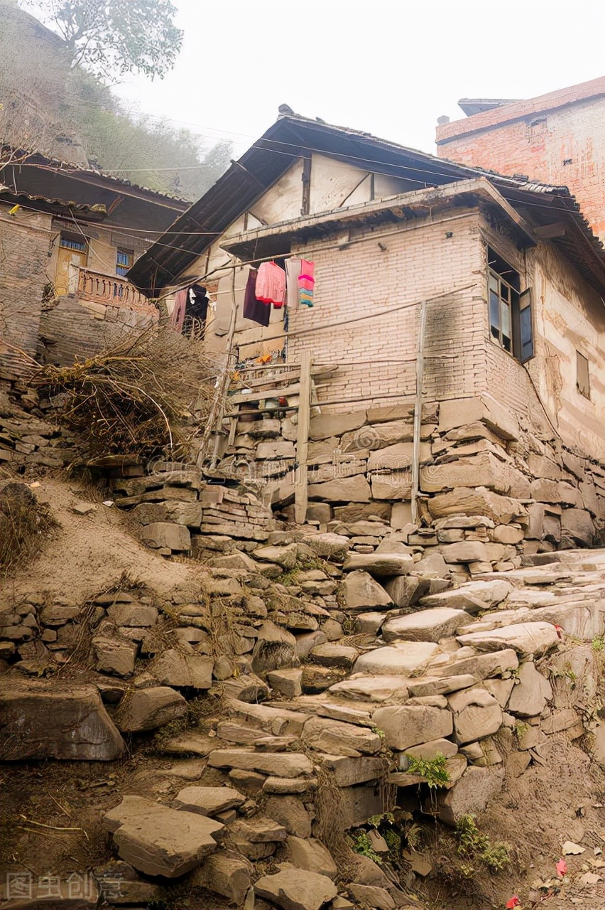 七年后美妇携子寻仇,都怪男子当初见死不救,最终做了风流鬼.