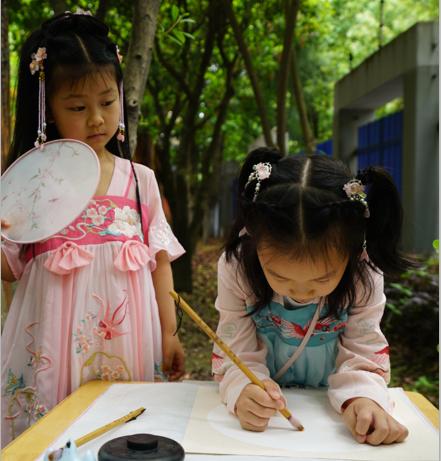 孩子毕业照创意道具,教你给孩子做一个毕业照