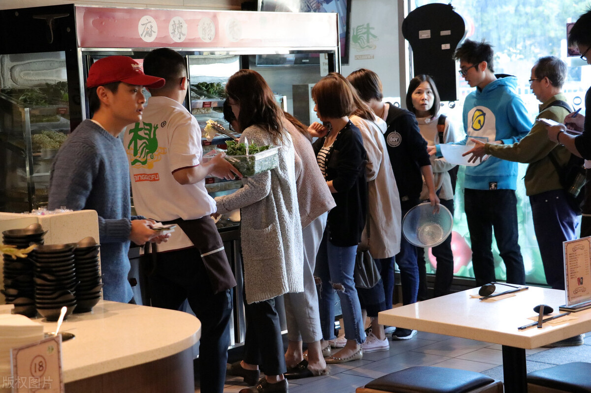 90后夫妻开麻辣烫店,小夫妻开麻辣烫店