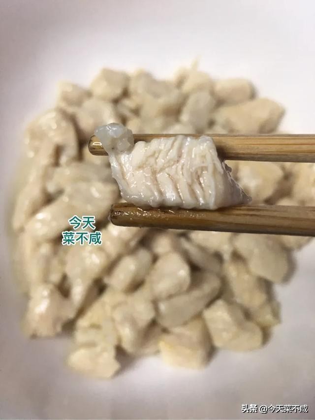 厨师长教你鸡肉、猪肉、牛肉的上浆秘籍，炒啥肉都鲜嫩爽滑还多汁