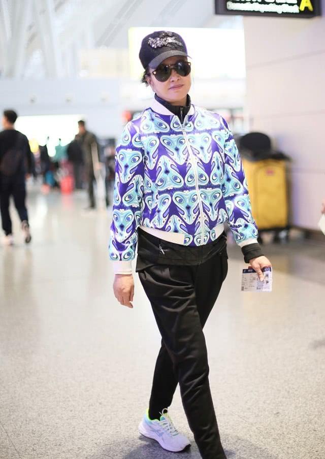 刘晓庆夏天穿的运动装都有哪些,刘晓庆穿羽绒服好看吗