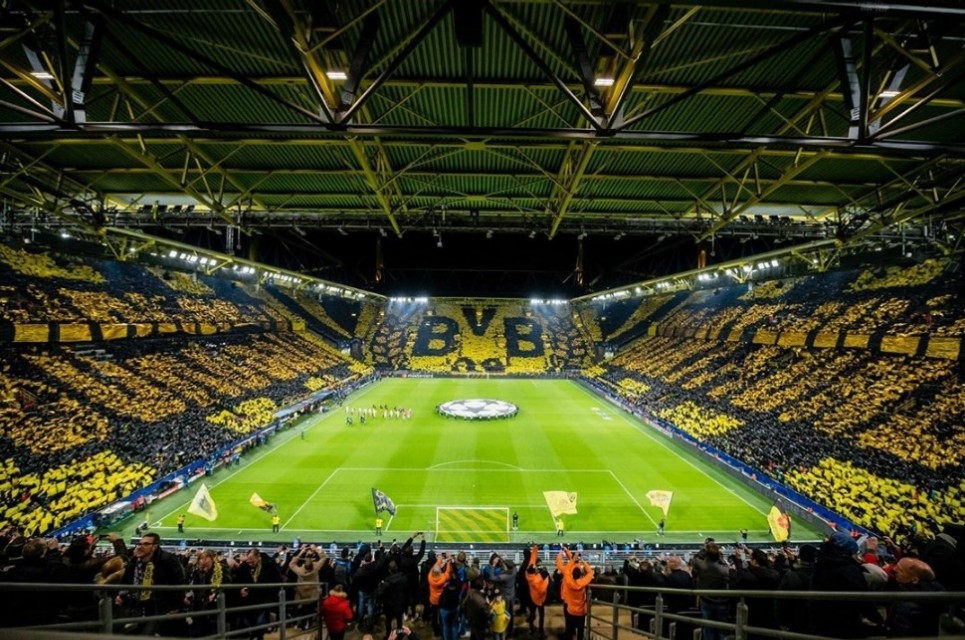 威斯特法伦南看台多恐怖,欧洲魔鬼主场tifo