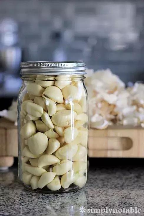 衣柜里放一年的衣服用洗吗,用啥放衣柜里衣服不生虫