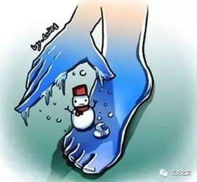 夏天了手脚还是冰凉是怎么回事呀,夏天了手脚还是怕冷怎么回事