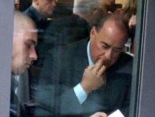 孩子老抠鼻子还吃怎么回事,娃总是抠鼻子容易出血怎么办