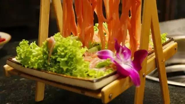 *疆新**探食日记凤望龙门，辣skr人的“菊花开”让你爽到爆！