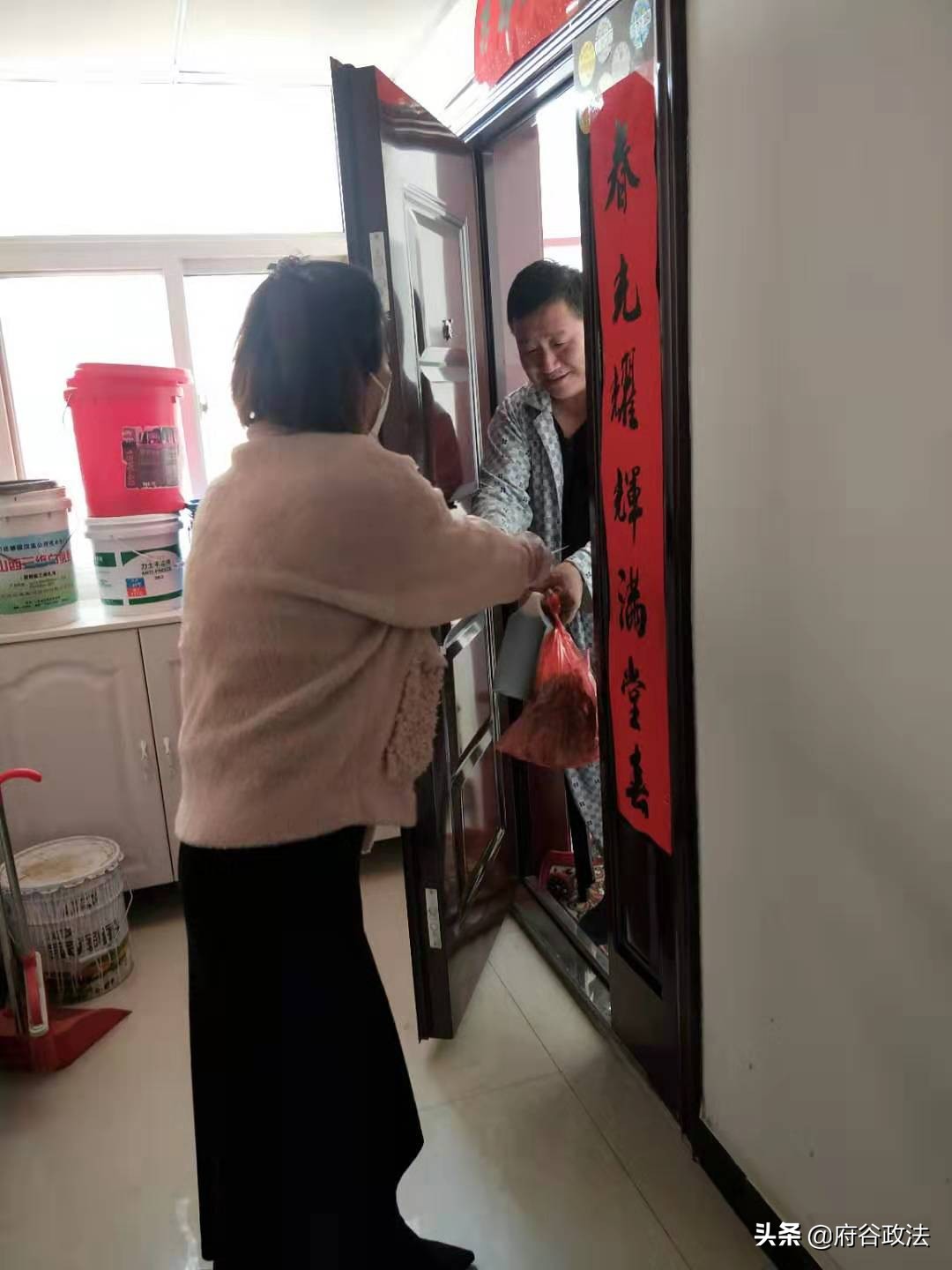 新府山小区：六支力量加强“网格化”管理共同战“疫”