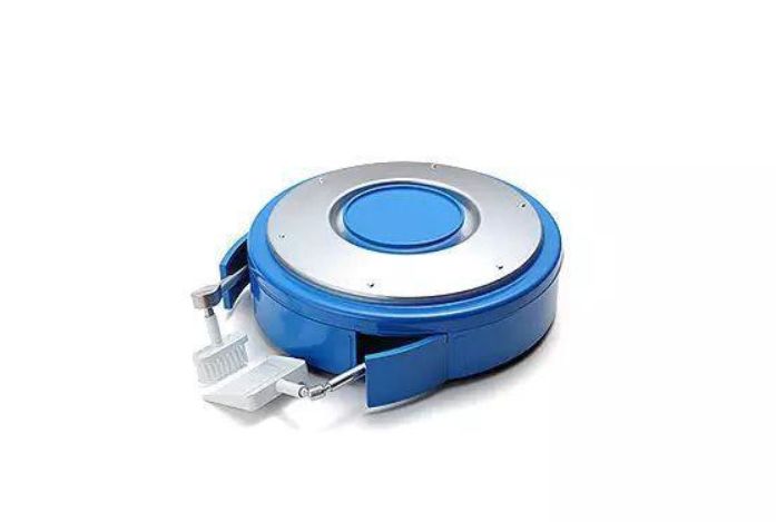 用遥控、领带、嘴巴操控手机打字？这公司设计了一本书的沙雕产品