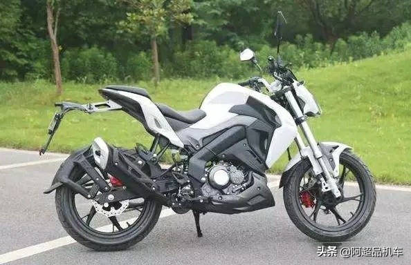 小迅龙150s和春风150哪个更值得买,小迅龙150s春风150nk