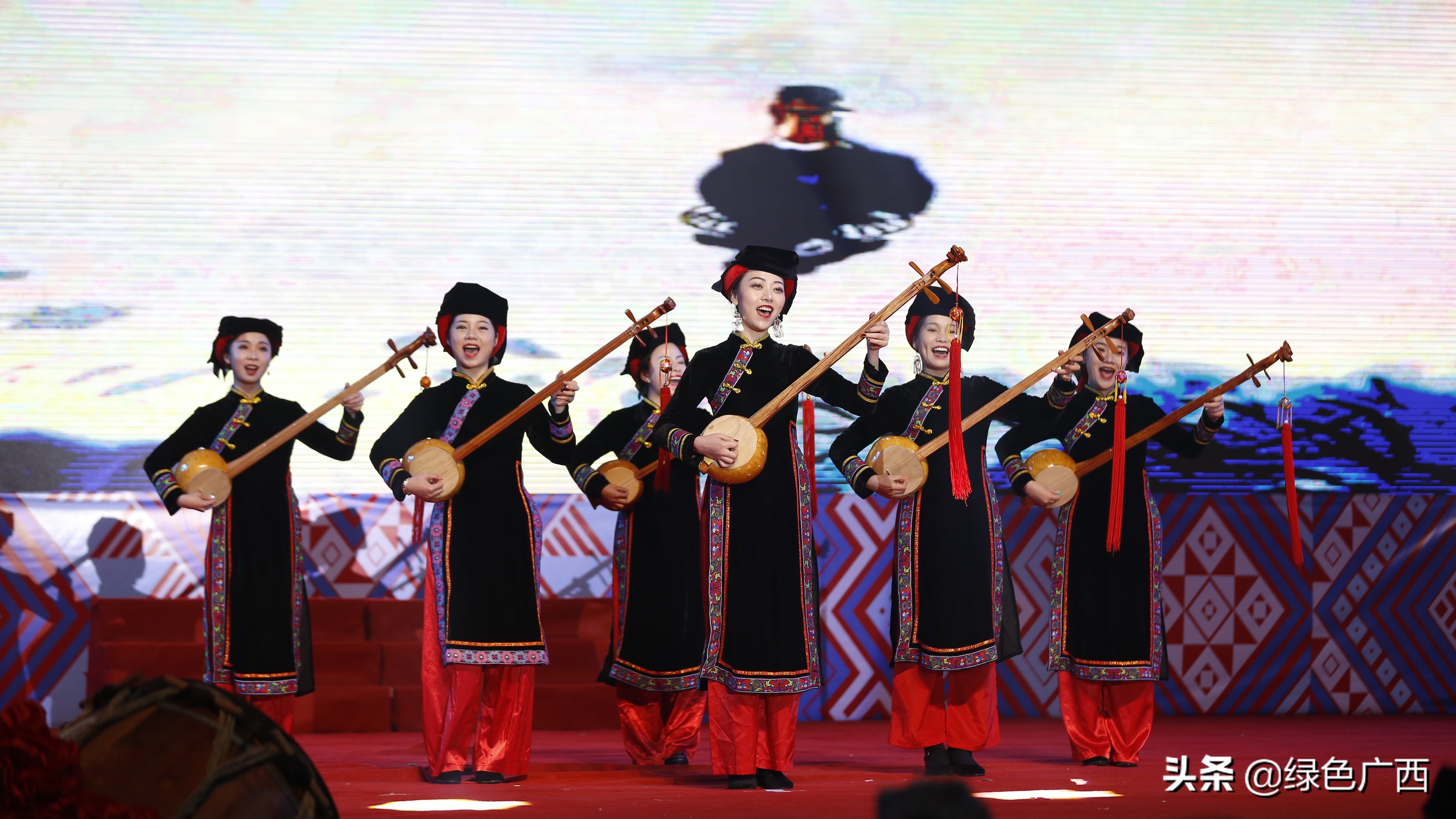 壮族壮语春晚新模式,少数民族壮语春晚