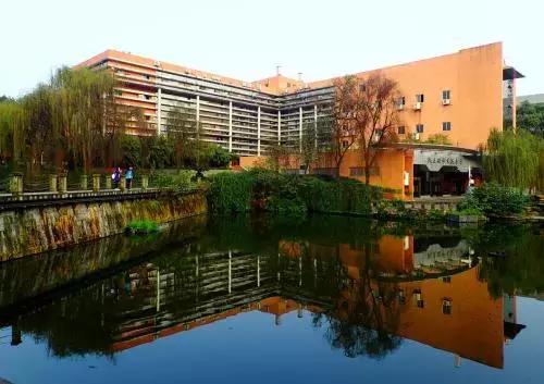 选专业首先要清楚大学专业的分类,高中选专业和大学选专业的区别