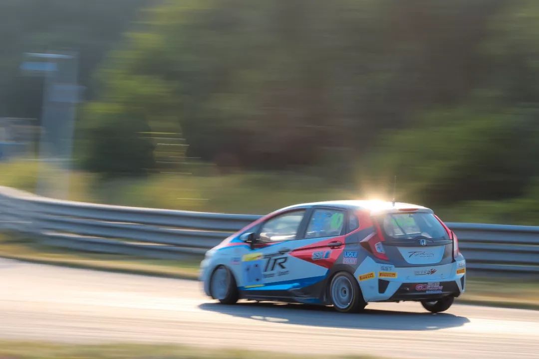 SEC广东R3排位激战，百威TPRRacing再夺杆