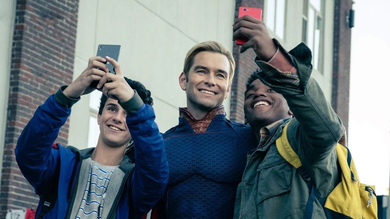 狂黑漫威DC的18禁美剧，把超级英雄扒了个精光