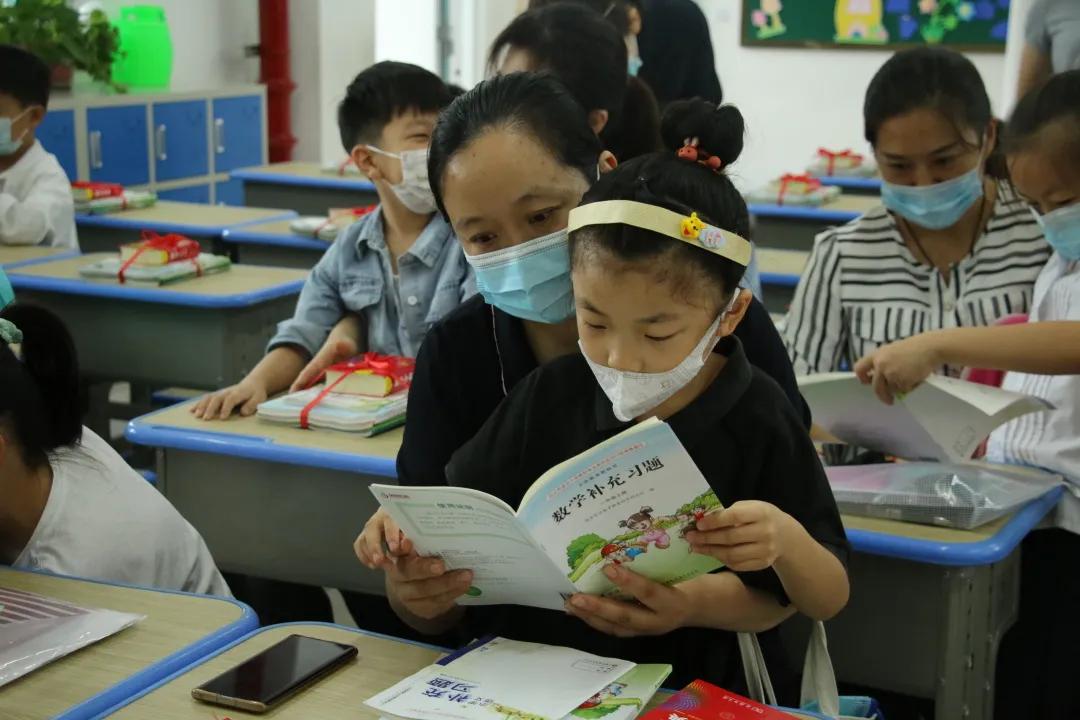 华山路小学新生一年级入学仪式,云兴小学城东分校招生标准