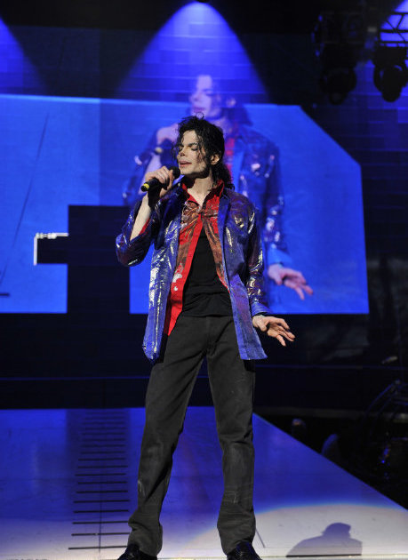 迈克尔杰克逊最具标志性装扮,迈克尔杰克逊奢华服饰