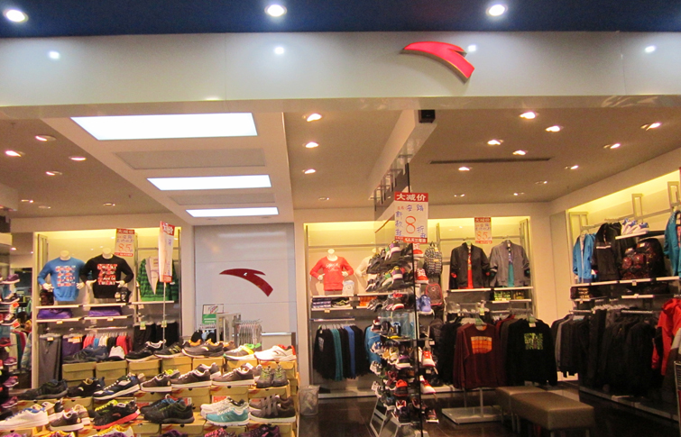 运动鞋的混战的搞笑史，洋品牌的威望将一去不复返了