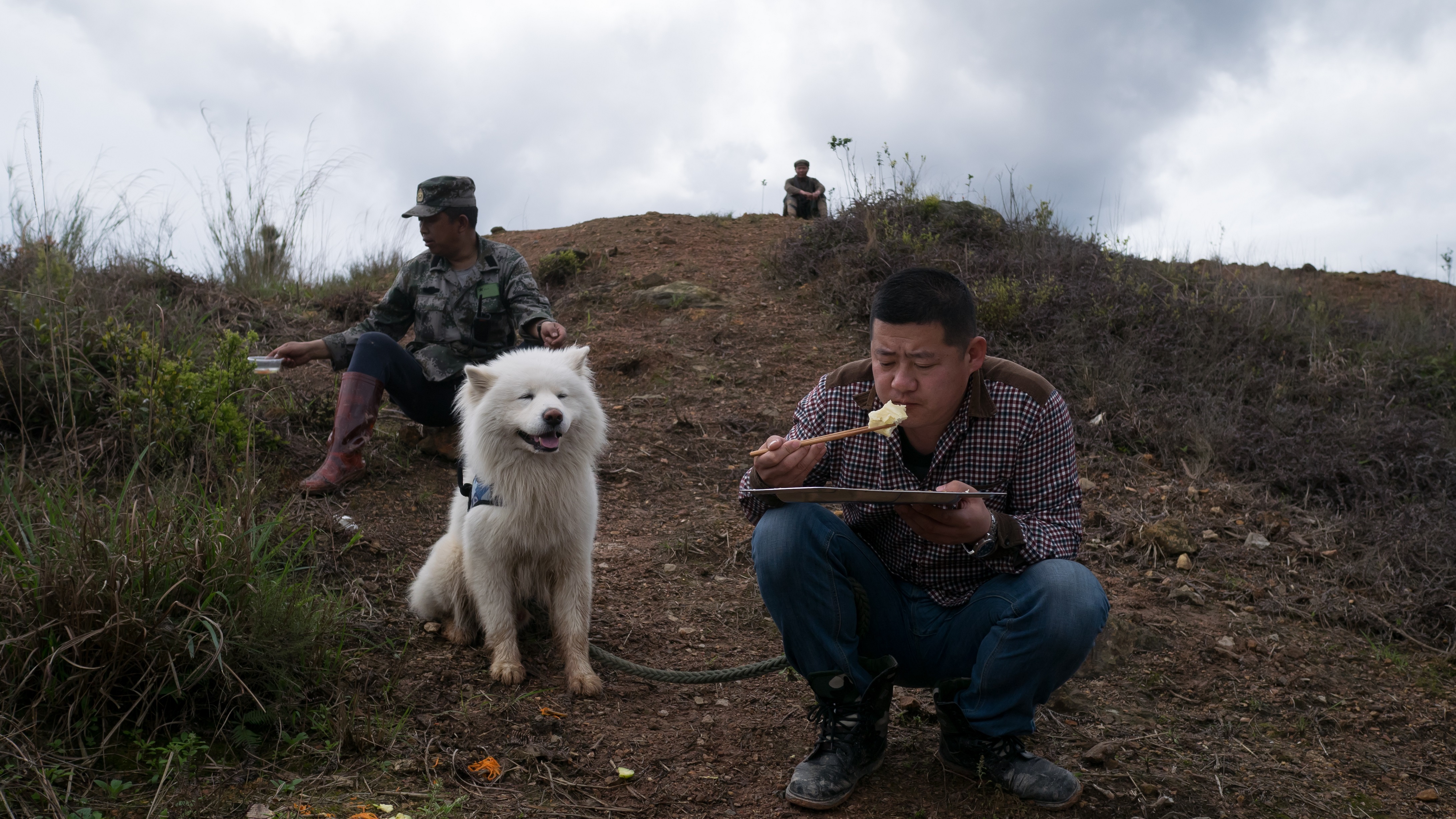 我拍了数千名路人甲，“成年人不要给自己编织梦想”|图集