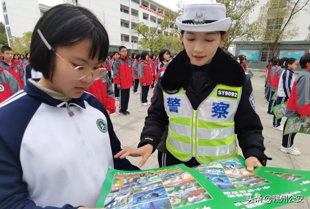 【我为群众办实事】逃犯网吧被带走,再推便民措施……赣州警方在行动!