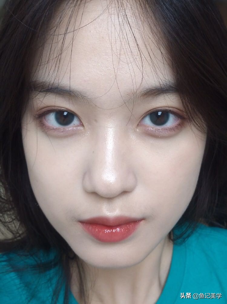 蓝眼珠子的妆容教程,粉红色眼珠子适合的妆容