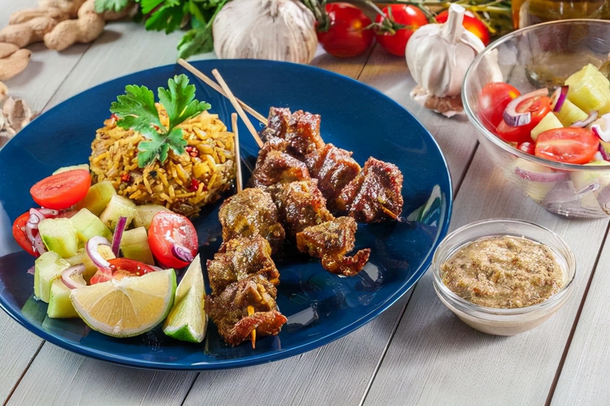 睡前吃夜宵和饿肚子哪个危害更大,长期吃夜宵好还是饿肚子好