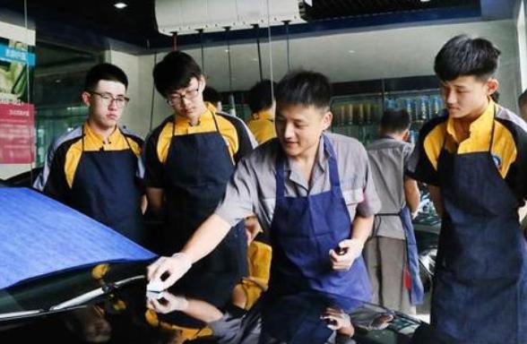 职高“高考班”学生笔记，字迹清晰，和“专业班”形成鲜明对比