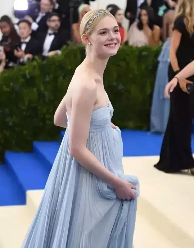 猥琐颈怎么矫正,一招改善猥琐肩