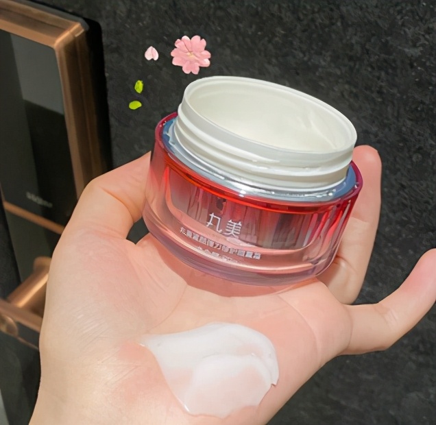 适合30岁用的平价面霜性价比高的,40-50岁适合用的平价抗皱面霜