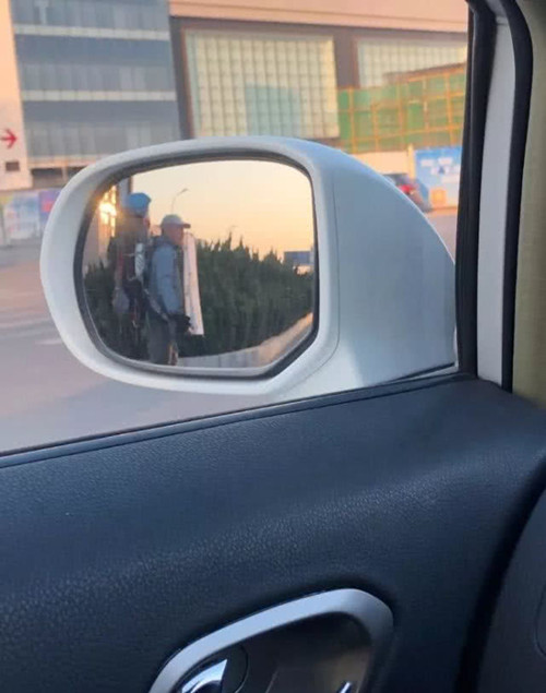 天津失联驴友,驴友举牌求助