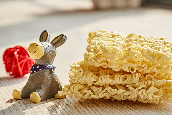 经常吃泡面会加重身体的湿气吗,孩子吃泡面对身体有什么影响