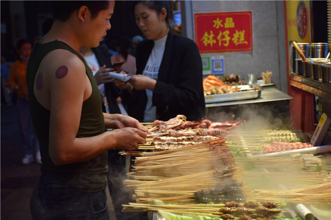 长沙网红街美食一条街最近拍的,长沙网红打卡地美食一条街