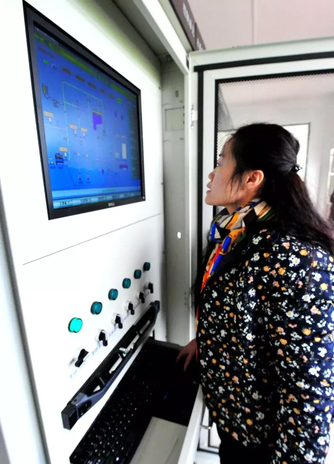 因为她们很漂亮的英语,因为他们让我的生活变得更美好