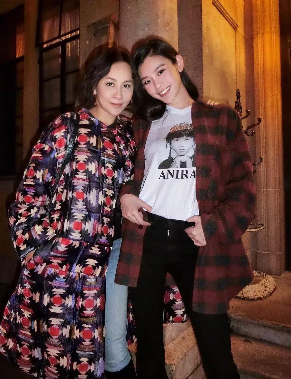 刘雯格纹,刘雯穿格纹衫好看吗