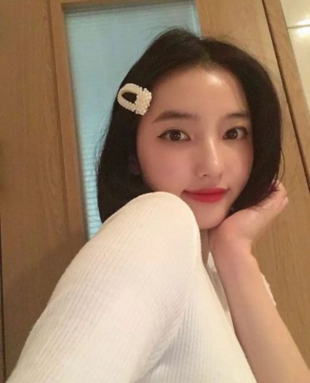 韩国女孩很会化妆,韩国东大门头饰