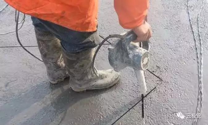 监控杆安装与预埋线,监控立杆基础配管