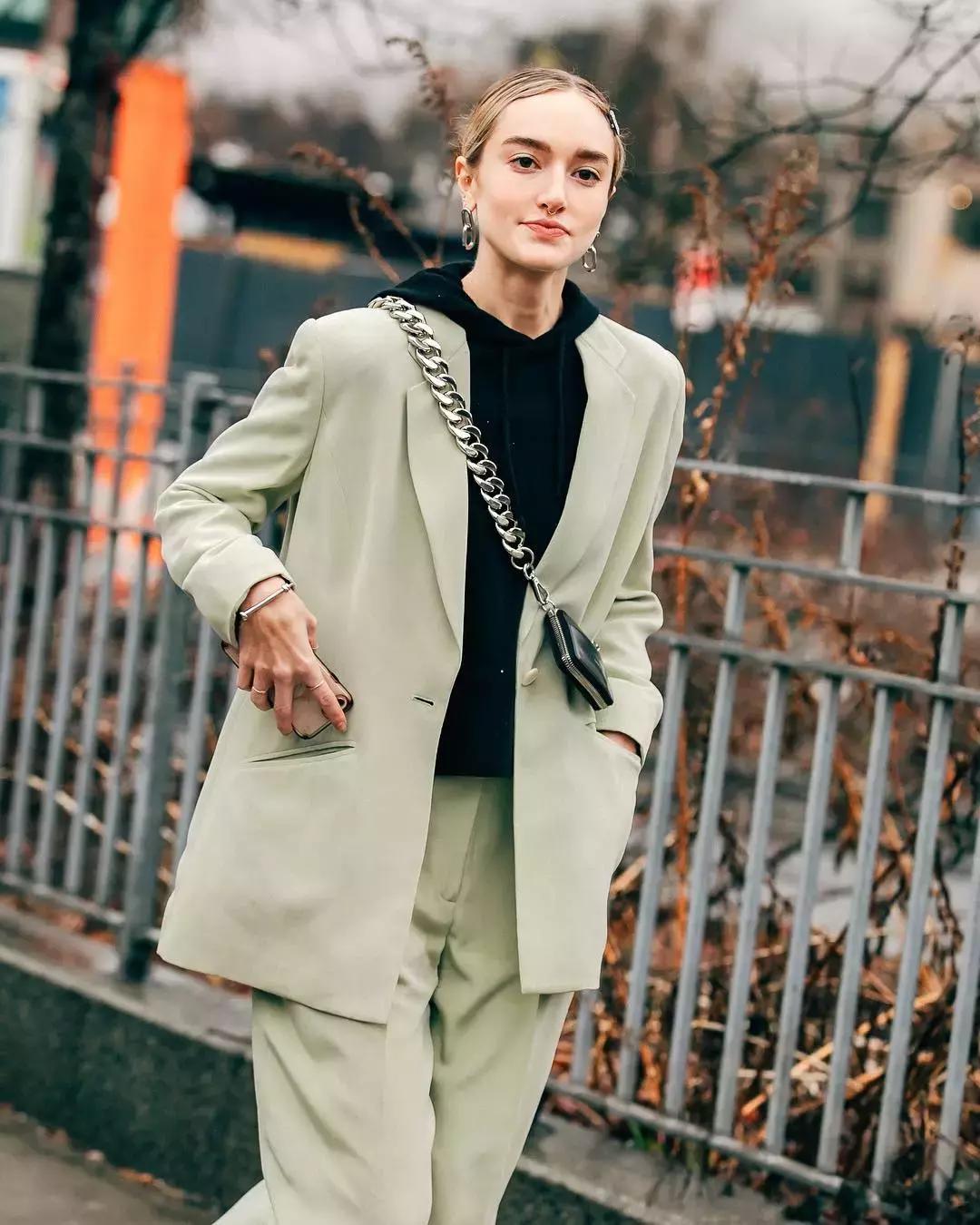 今年夏天这么穿立刻显瘦20斤,130斤穿什么样的外套显瘦