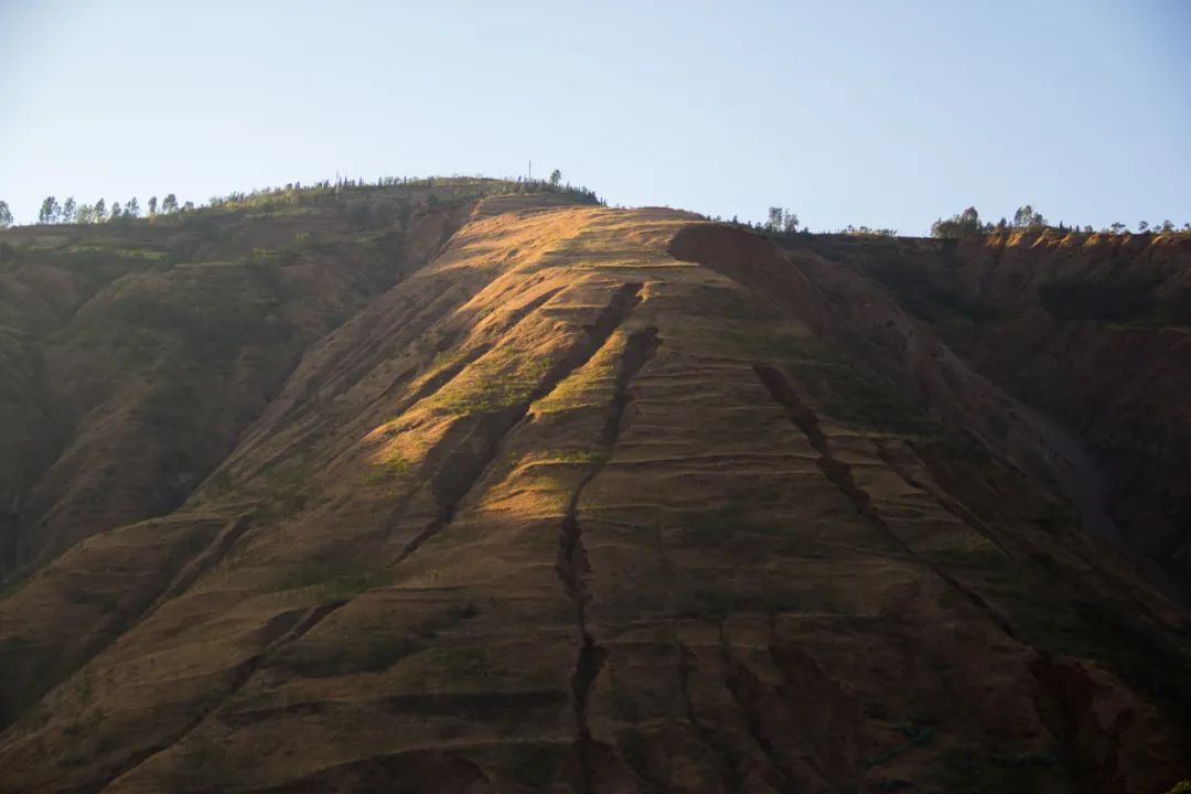 东川红土地在哪里观赏最好,昆明东川红土地攻略