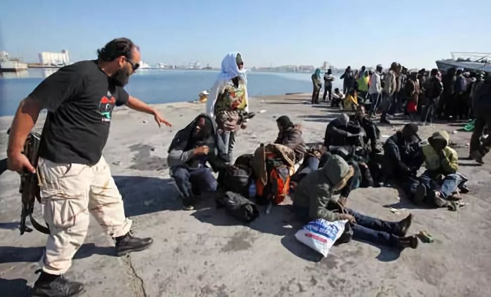 女人沦为*奴性**,男人被活埋:和平的不是这个时代,而是国家!