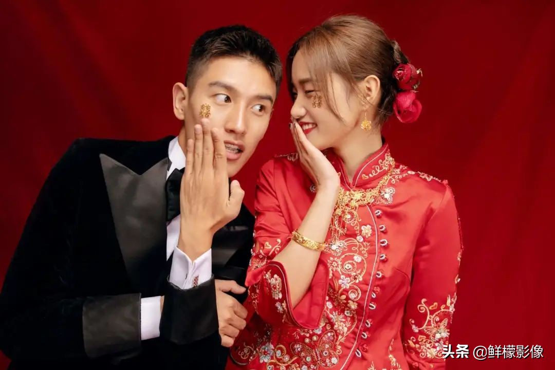 结婚纪念照怎么拍最美,穿黑色衣服拍结婚证件照好看吗