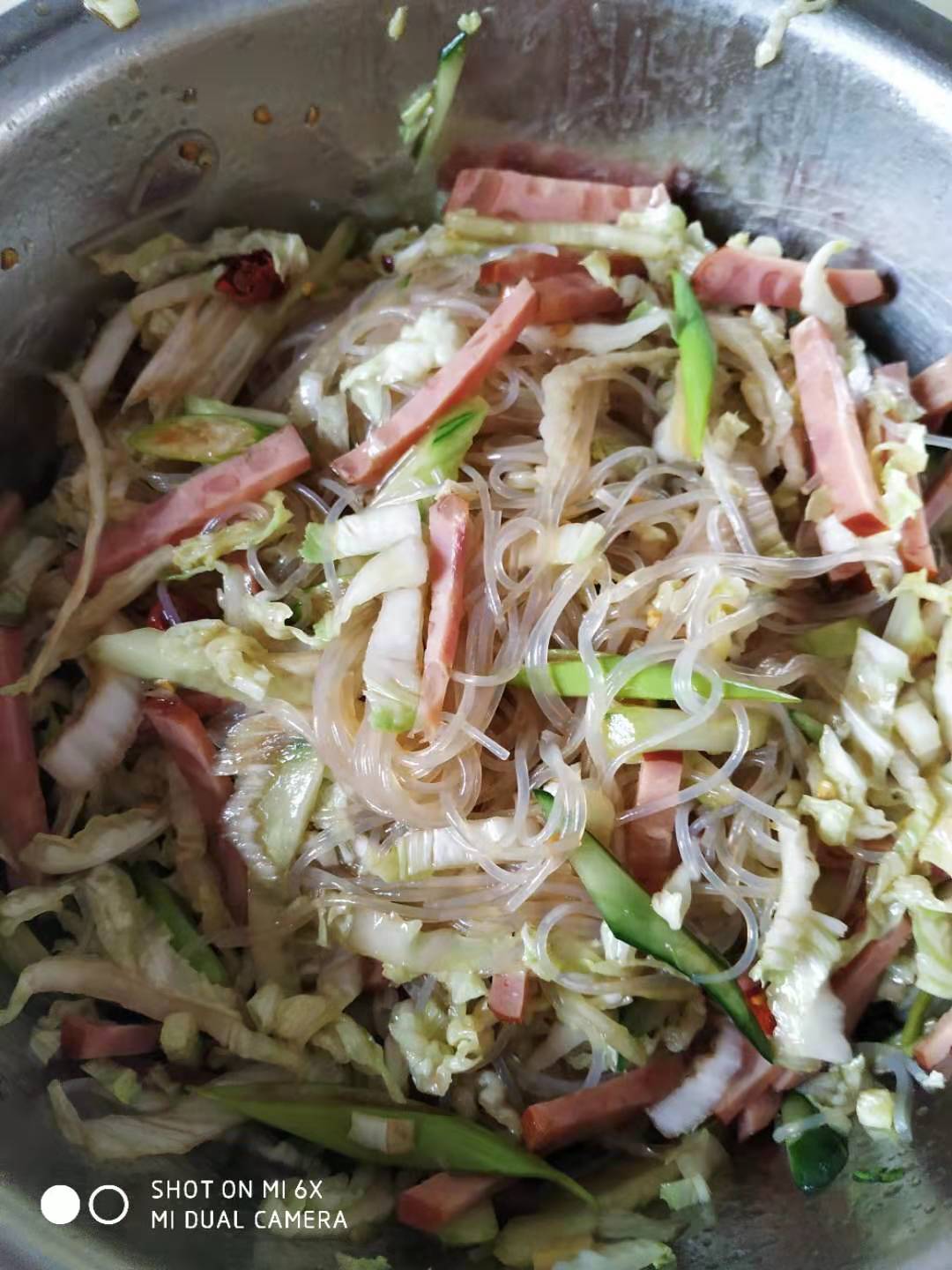 凉拌火腿肠金针菇干豆腐,凉拌火腿肠年夜饭飘香